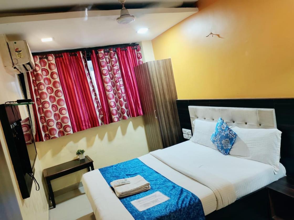 Hotel Golden Galaxy - Santacruz East Bombay Eksteriør billede