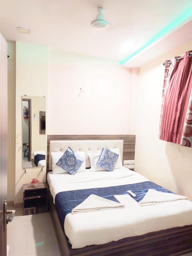 Hotel Golden Galaxy - Santacruz East Bombay Eksteriør billede