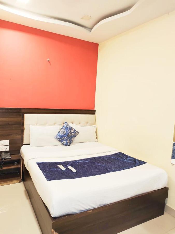 Hotel Golden Galaxy - Santacruz East Bombay Eksteriør billede